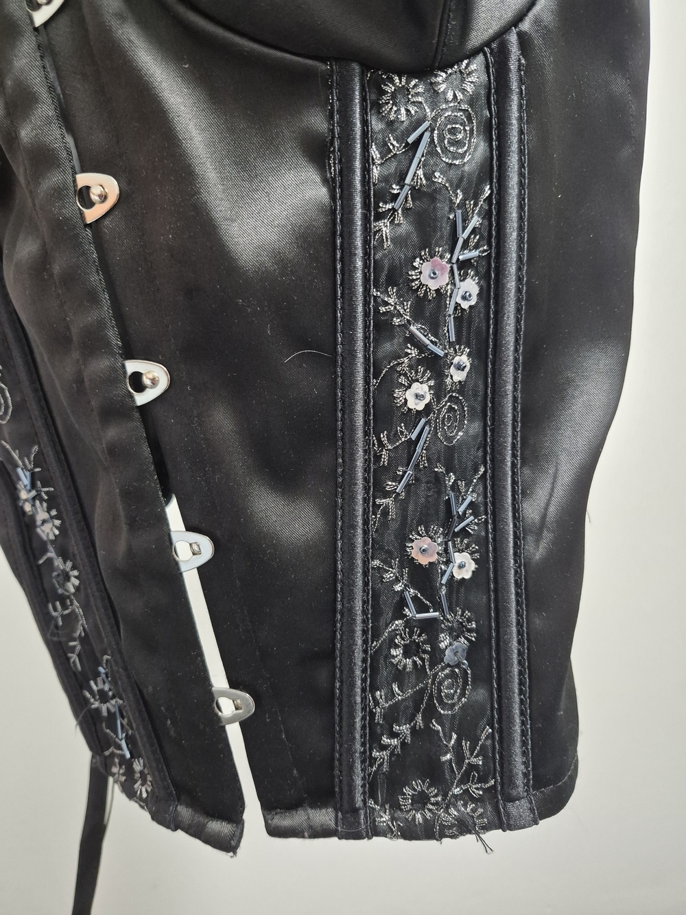 Women's Black Satin Embroidered Bustier Camisole - Picture 4 of 9